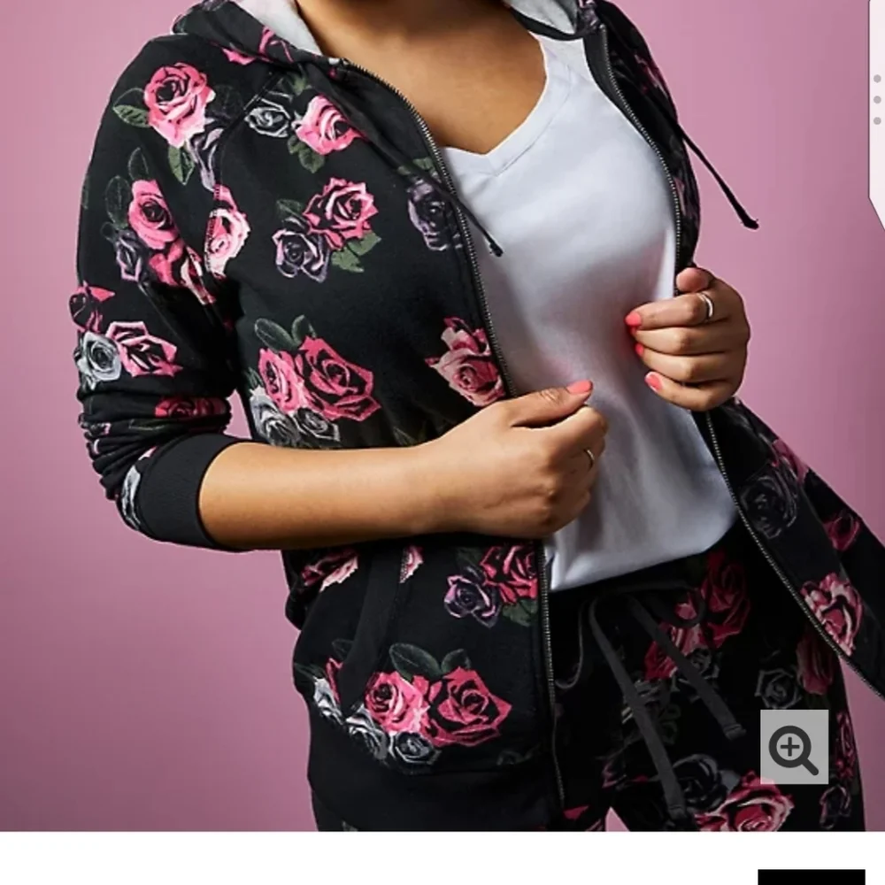 🆕 BETSEY JOHNSON BLACK FLORAL TERRY HOODIE - SIZE LARGE - Picture 2 of 4